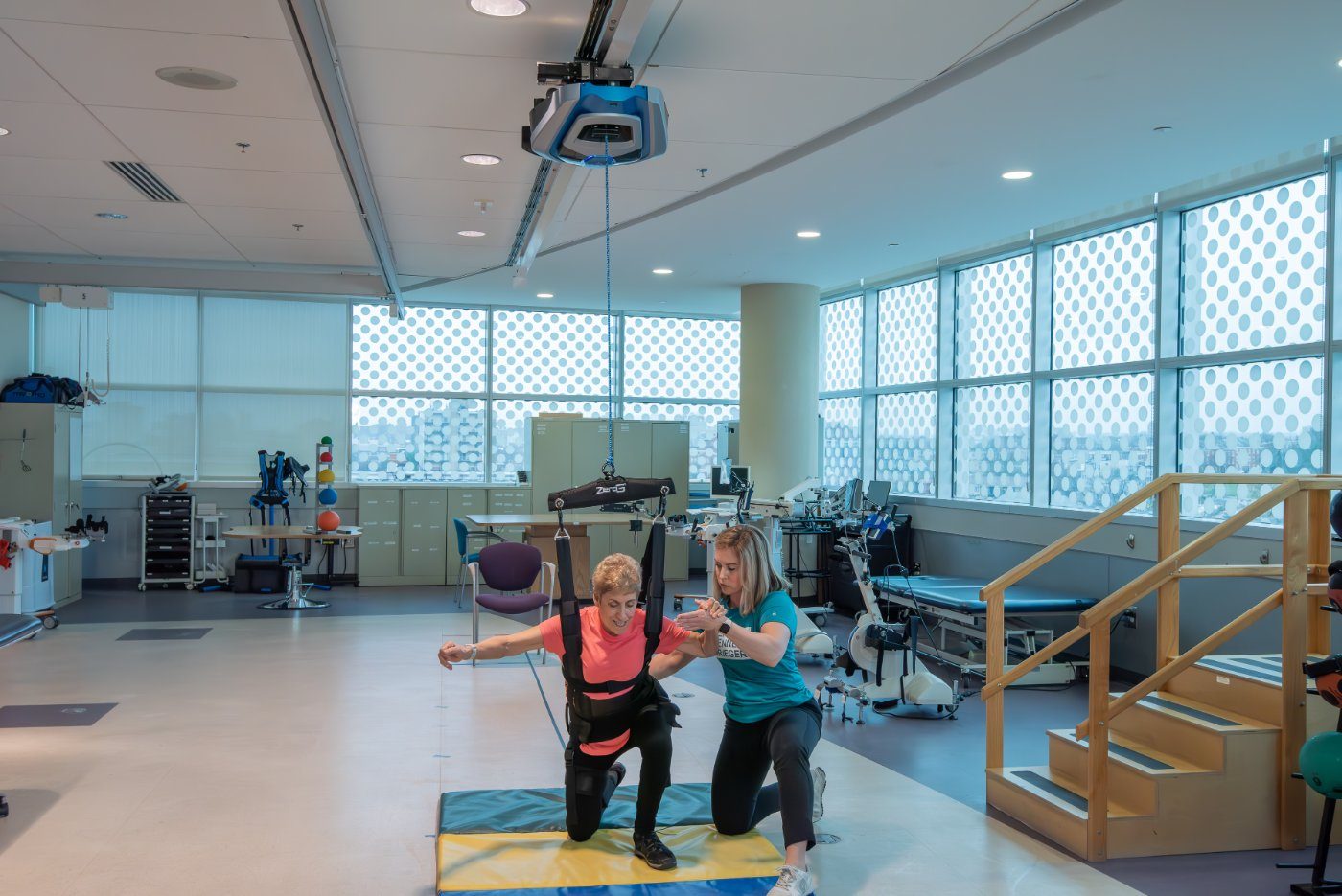 Patient performing a kneeling exercise with constant support