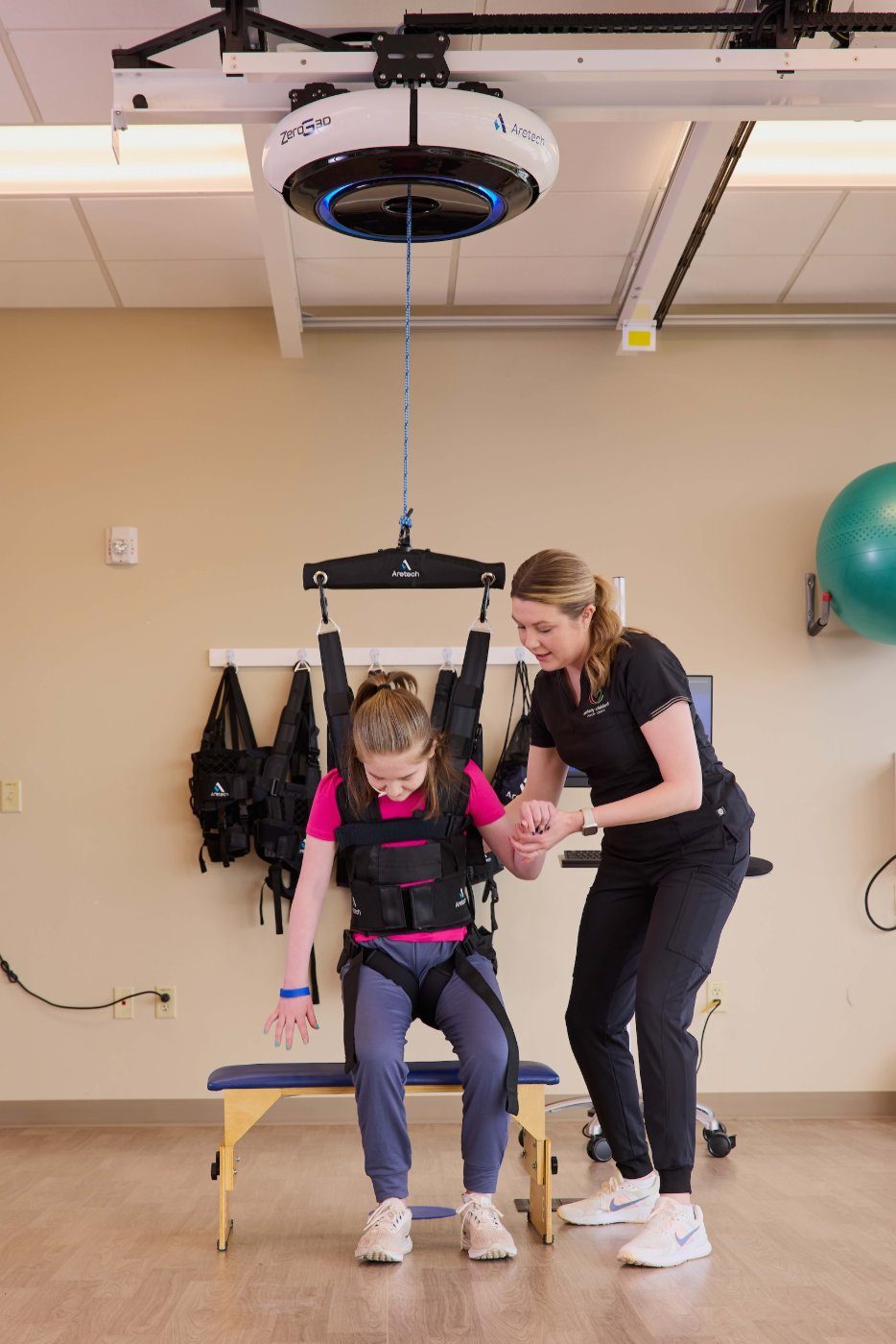 Dynamic body-weight support during agility training